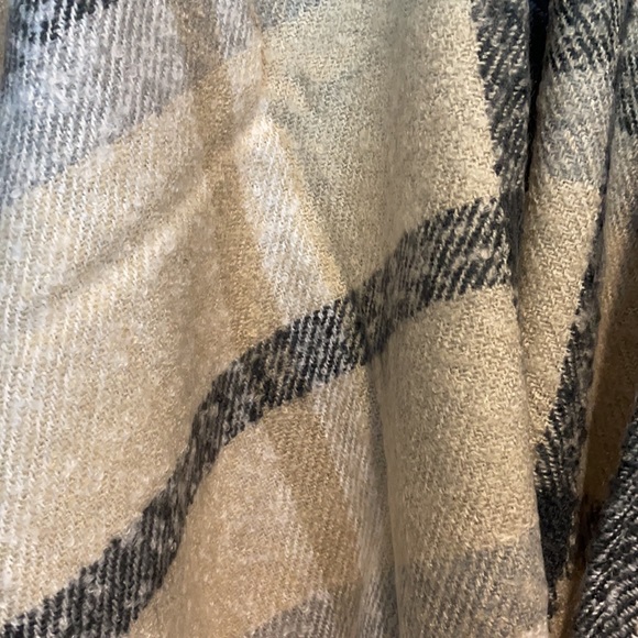 LOFT Plaid Poncho - Picture 5 of 10